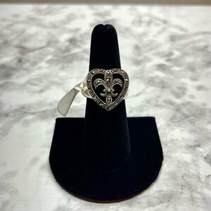 Elegant Silver Heart Ring with Fleur-de-Lis